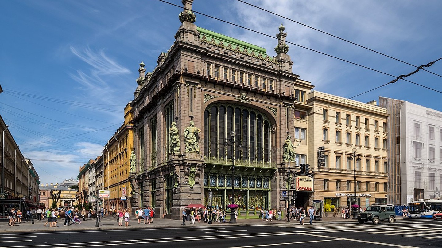 https://mdw-travel-data-us-east-1.s3.amazonaws.com/img/country/Russia/Nevsky-Prospekt/img_01.jpg