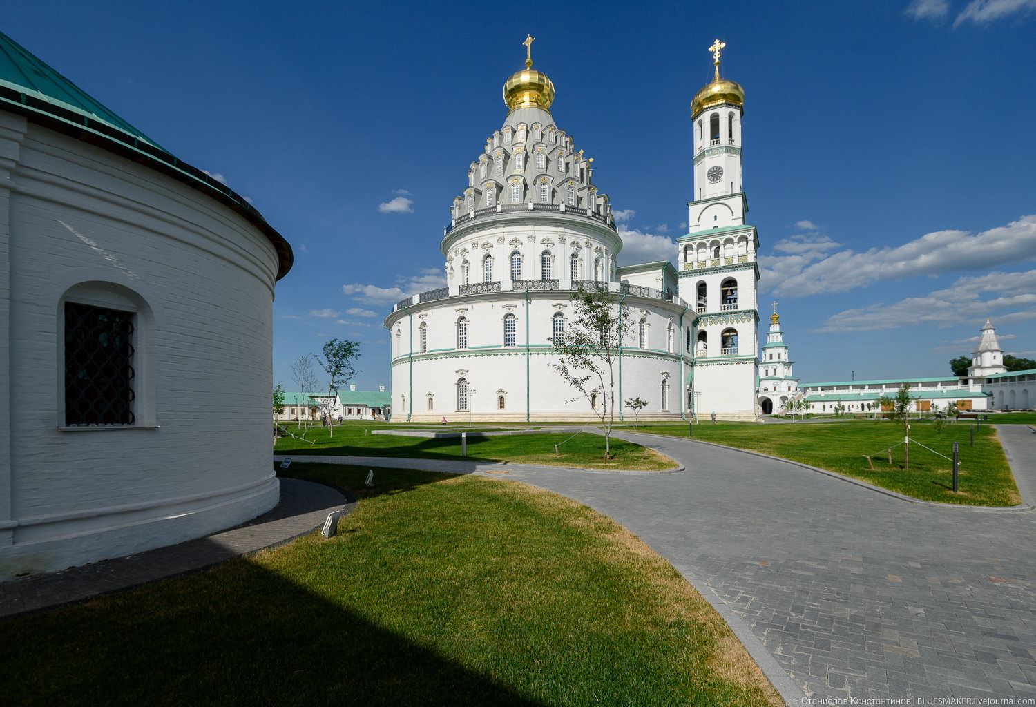 https://mdw-travel-data-us-east-1.s3.amazonaws.com/img/country/Russia/New-Jerusalem-Monastery/img_01.jpg