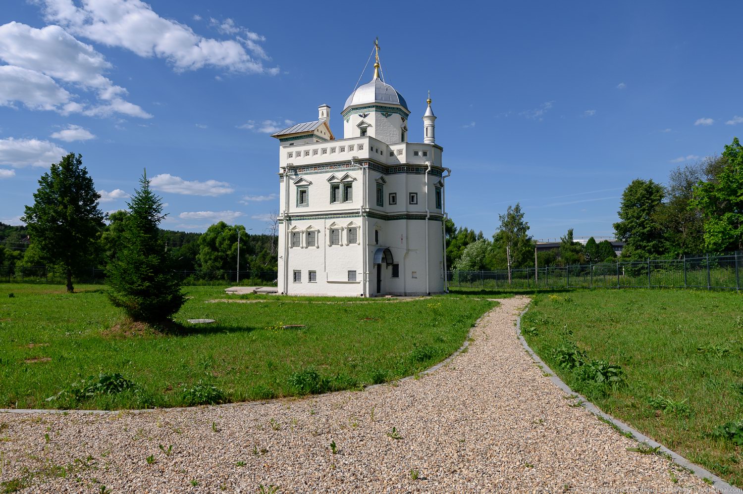 https://mdw-travel-data-us-east-1.s3.amazonaws.com/img/country/Russia/New-Jerusalem-Monastery/img_02.jpg