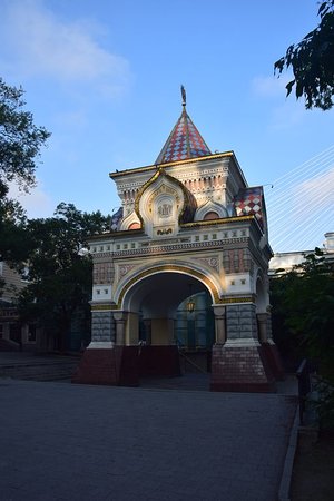 https://mdw-travel-data-us-east-1.s3.amazonaws.com/img/country/Russia/Nikolaevskiy-Triumphal-Arch/img_03.jpg