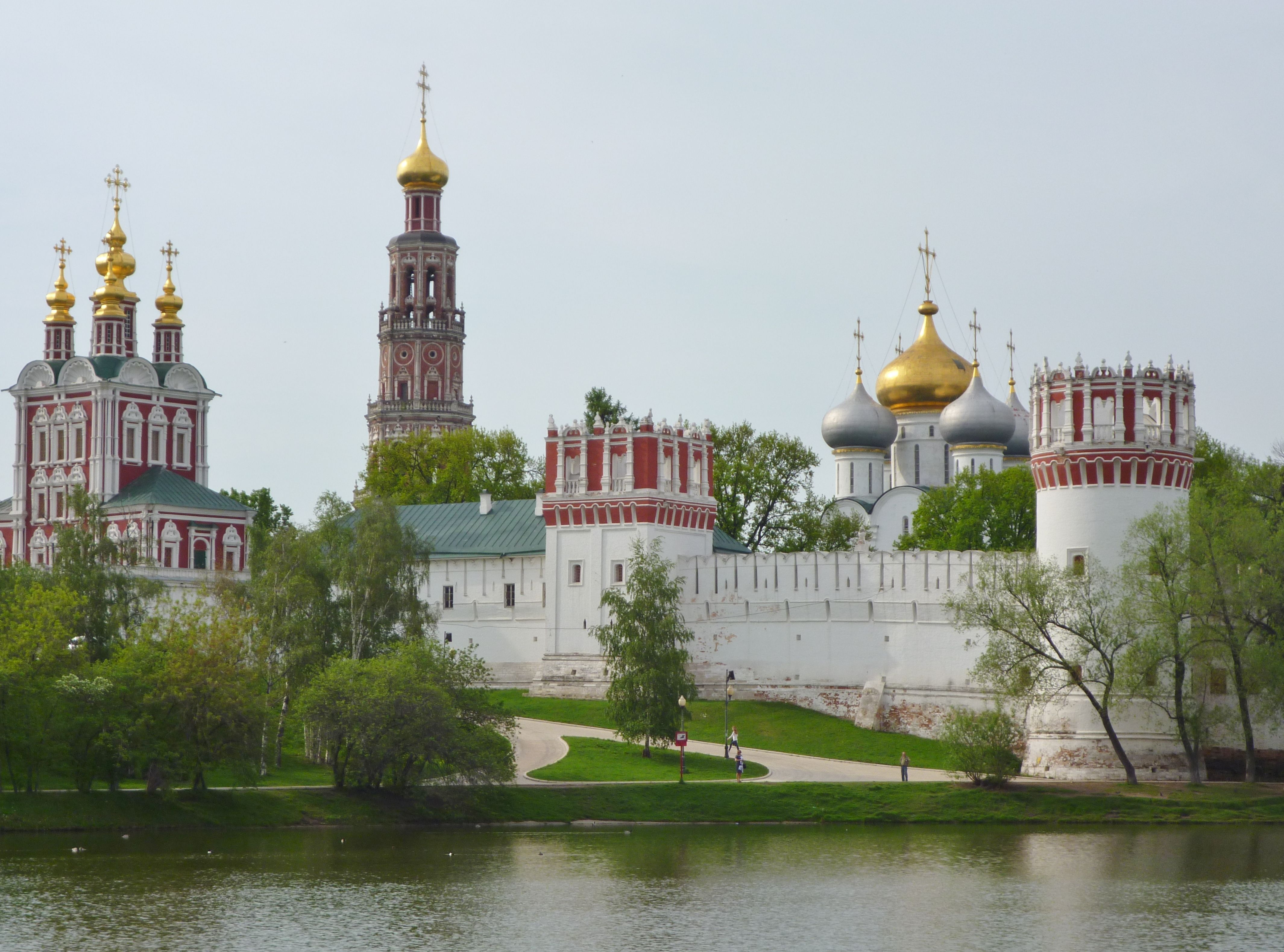 https://mdw-travel-data-us-east-1.s3.amazonaws.com/img/country/Russia/Novodevichy-Convent/img_00.jpg