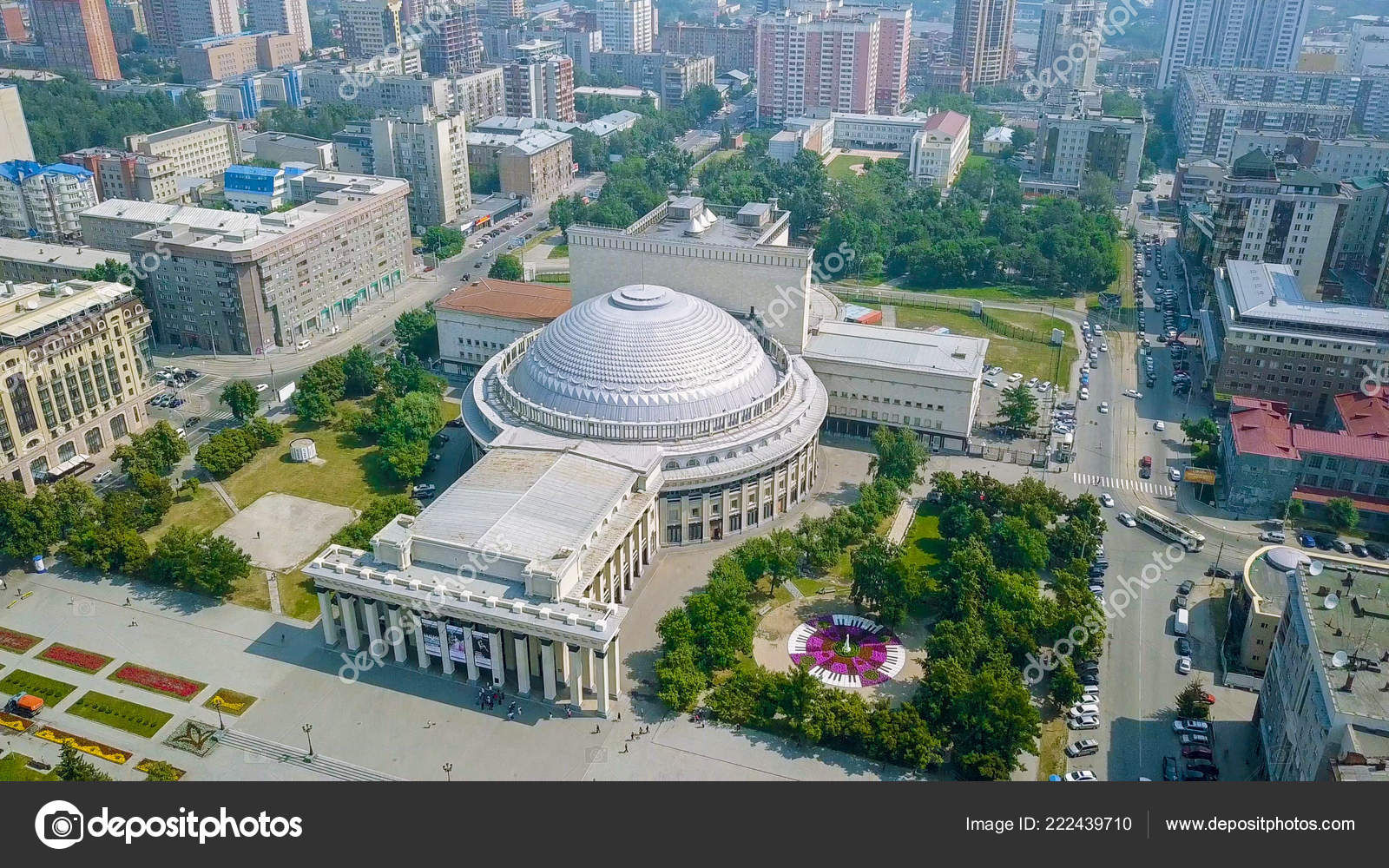 https://mdw-travel-data-us-east-1.s3.amazonaws.com/img/country/Russia/Novosibirsk-State-Academic-Opera-and-Ballet-Theatre/img_02.jpg