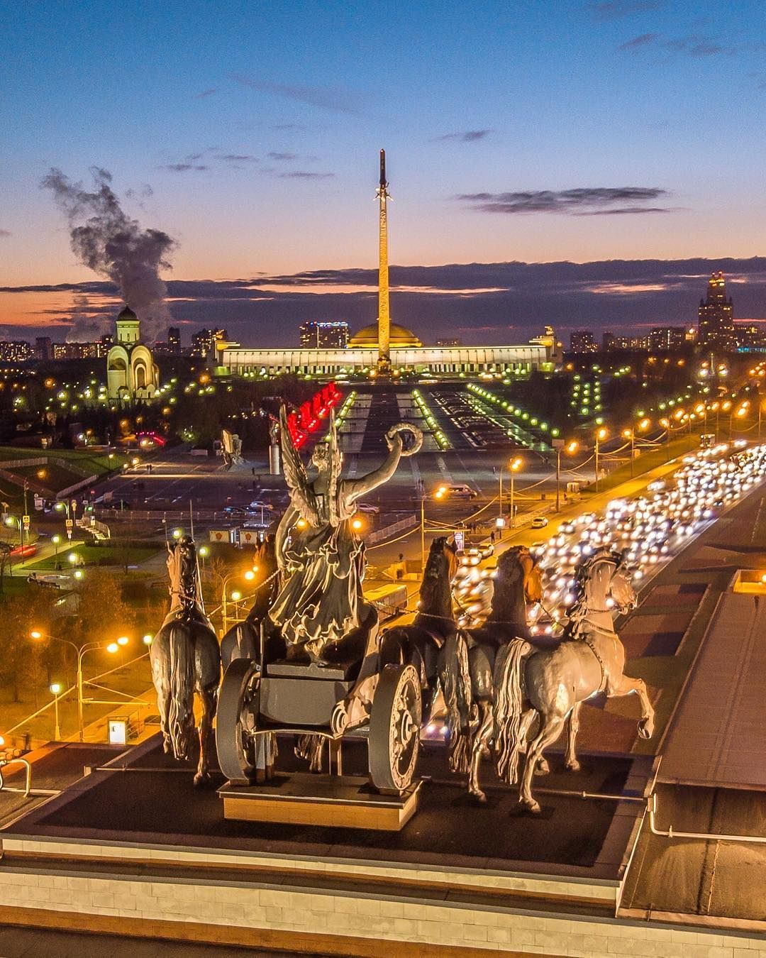 https://mdw-travel-data-us-east-1.s3.amazonaws.com/img/country/Russia/Park-Imeni-30-Letiya-Pobedy/img_02.jpg