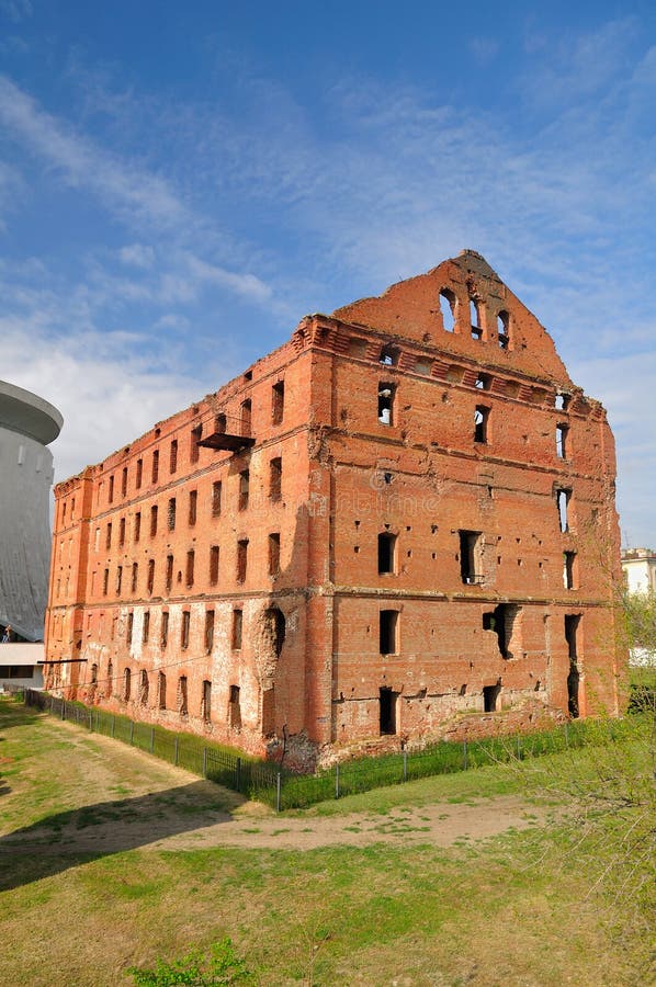 https://mdw-travel-data-us-east-1.s3.amazonaws.com/img/country/Russia/Pavlovs-House/img_01.jpg