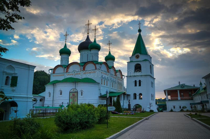 https://mdw-travel-data-us-east-1.s3.amazonaws.com/img/country/Russia/Pechersky-Ascension-Monastery/img_03.jpg