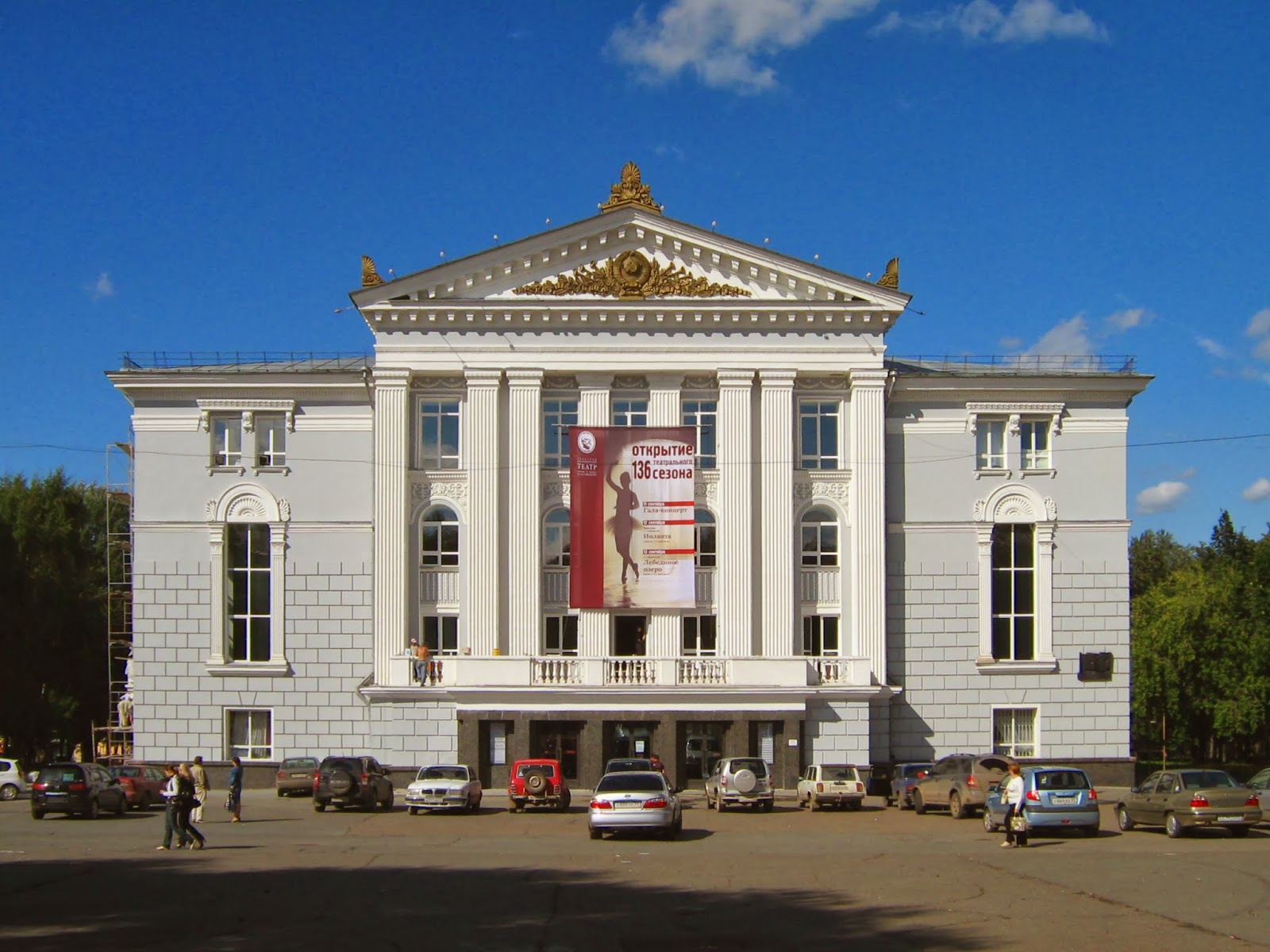 https://mdw-travel-data-us-east-1.s3.amazonaws.com/img/country/Russia/Perm-Opera-and-Ballet-Theatre/img_03.jpg