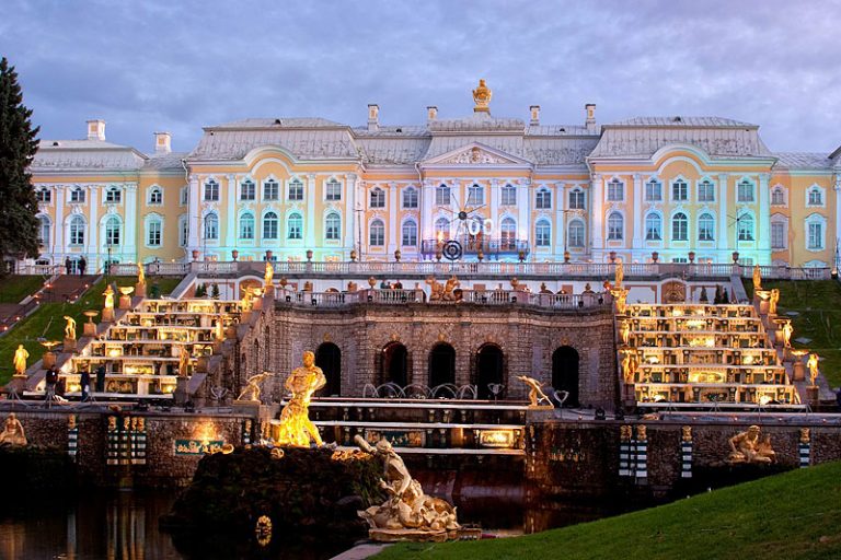 https://mdw-travel-data-us-east-1.s3.amazonaws.com/img/country/Russia/Peterhof-Palace/img_00.jpg