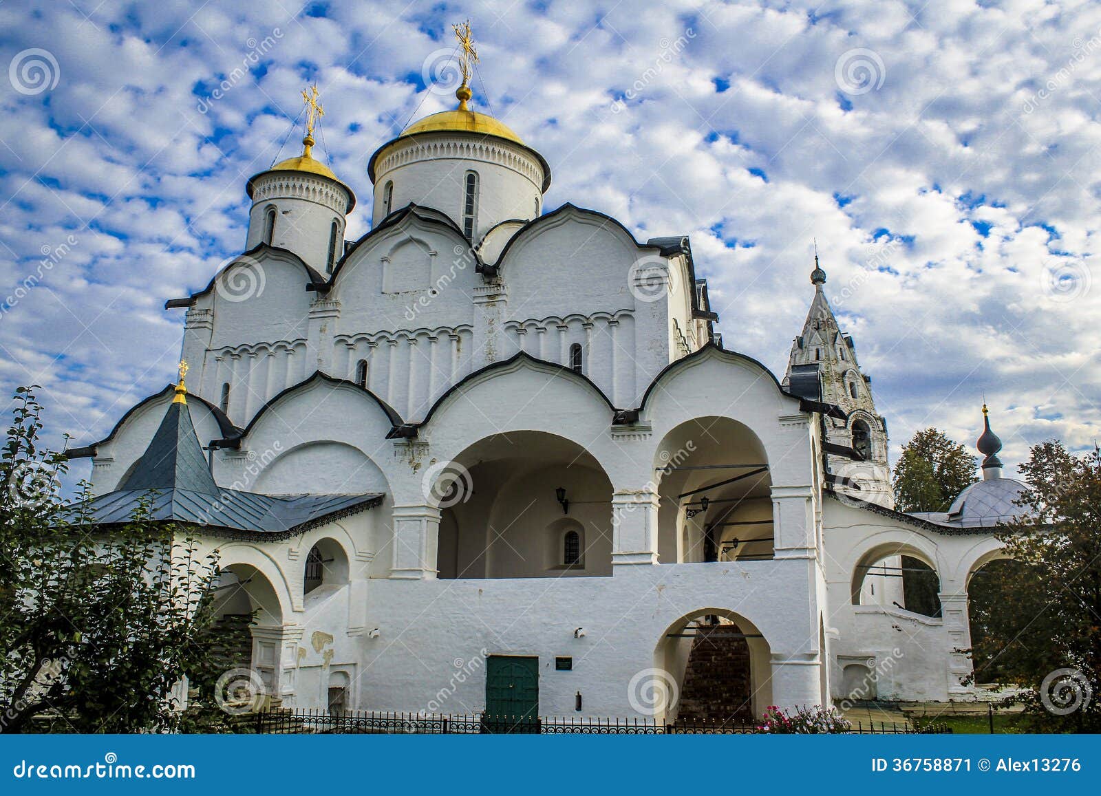 https://mdw-travel-data-us-east-1.s3.amazonaws.com/img/country/Russia/Pokrovsky-Monastery/img_01.jpg