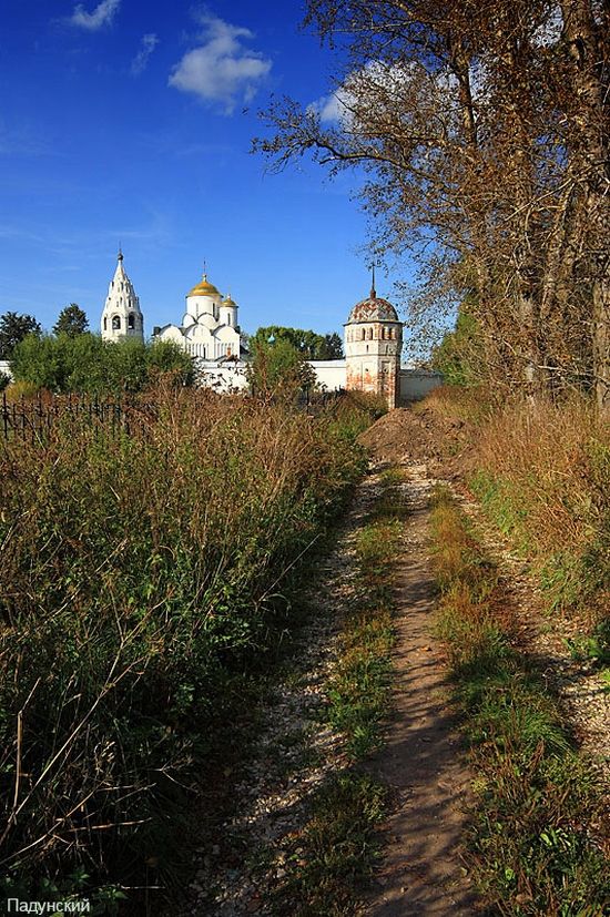 https://mdw-travel-data-us-east-1.s3.amazonaws.com/img/country/Russia/Pokrovsky-Monastery/img_02.jpg