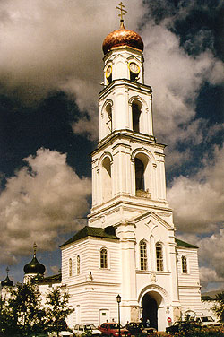 https://mdw-travel-data-us-east-1.s3.amazonaws.com/img/country/Russia/Raifa-Monastery/img_02.jpg