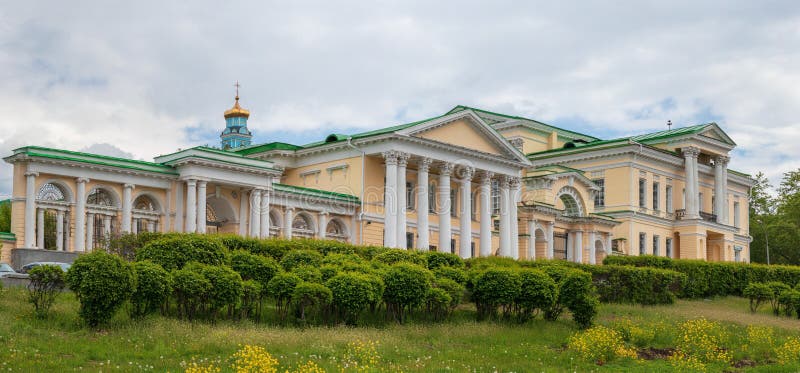 https://mdw-travel-data-us-east-1.s3.amazonaws.com/img/country/Russia/Rastorguyev-Kharitonov-Palace/img_02.jpg