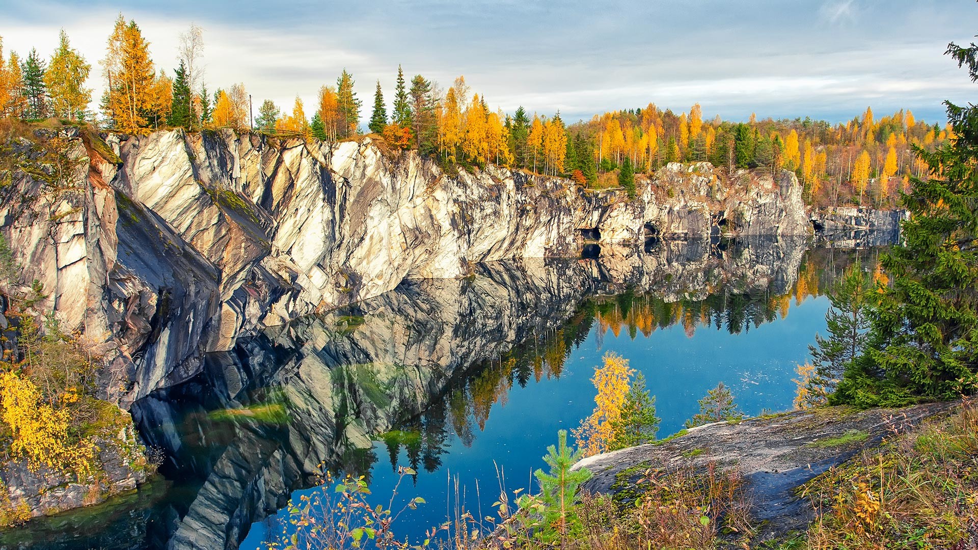 https://mdw-travel-data-us-east-1.s3.amazonaws.com/img/country/Russia/Red-Canyon/img_03.jpg