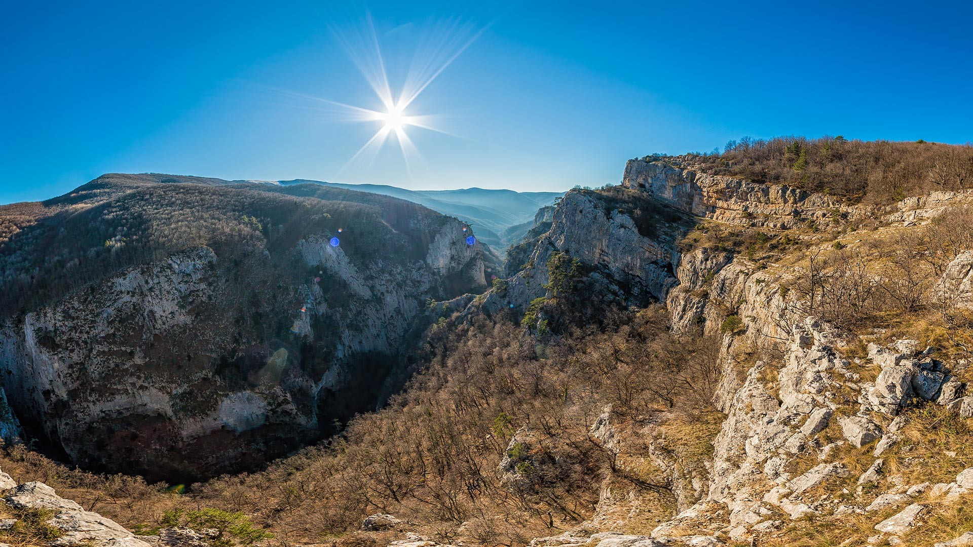 https://mdw-travel-data-us-east-1.s3.amazonaws.com/img/country/Russia/Red-Canyon/img_04.jpg