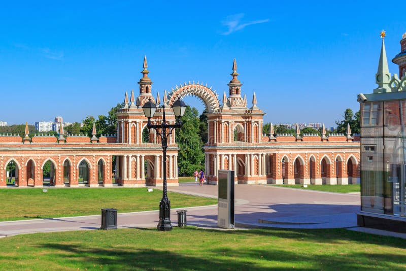 https://mdw-travel-data-us-east-1.s3.amazonaws.com/img/country/Russia/Regional-Museum-of-Arts/img_00.jpg