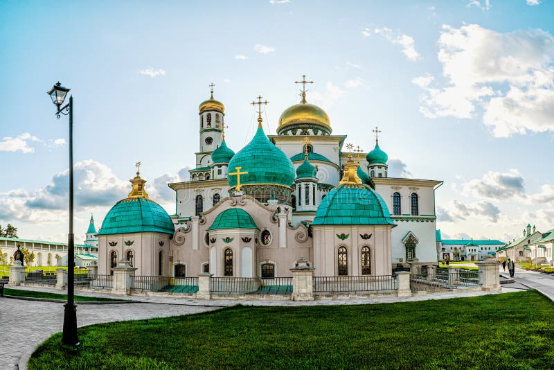 https://mdw-travel-data-us-east-1.s3.amazonaws.com/img/country/Russia/Resurrection-Monastery/img_01.jpg