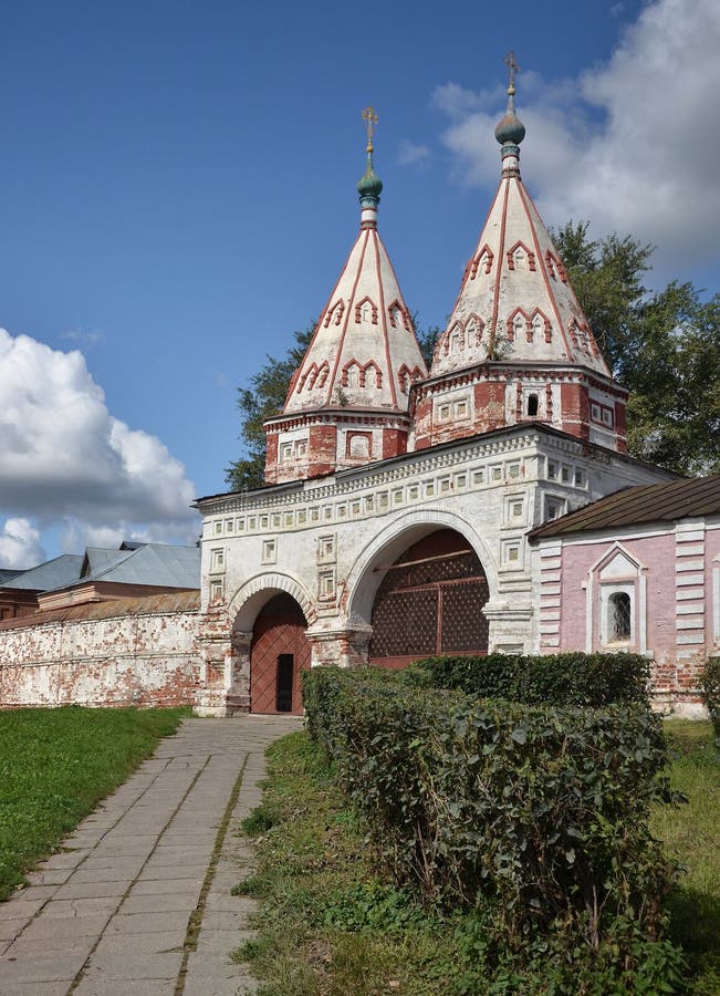 https://mdw-travel-data-us-east-1.s3.amazonaws.com/img/country/Russia/Rizopolozhensky-Monastery/img_02.jpg
