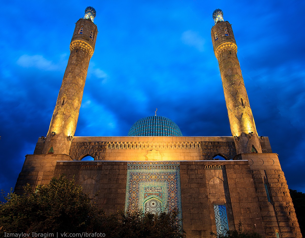https://mdw-travel-data-us-east-1.s3.amazonaws.com/img/country/Russia/Saint-Petersburg-Mosque/img_02.jpg