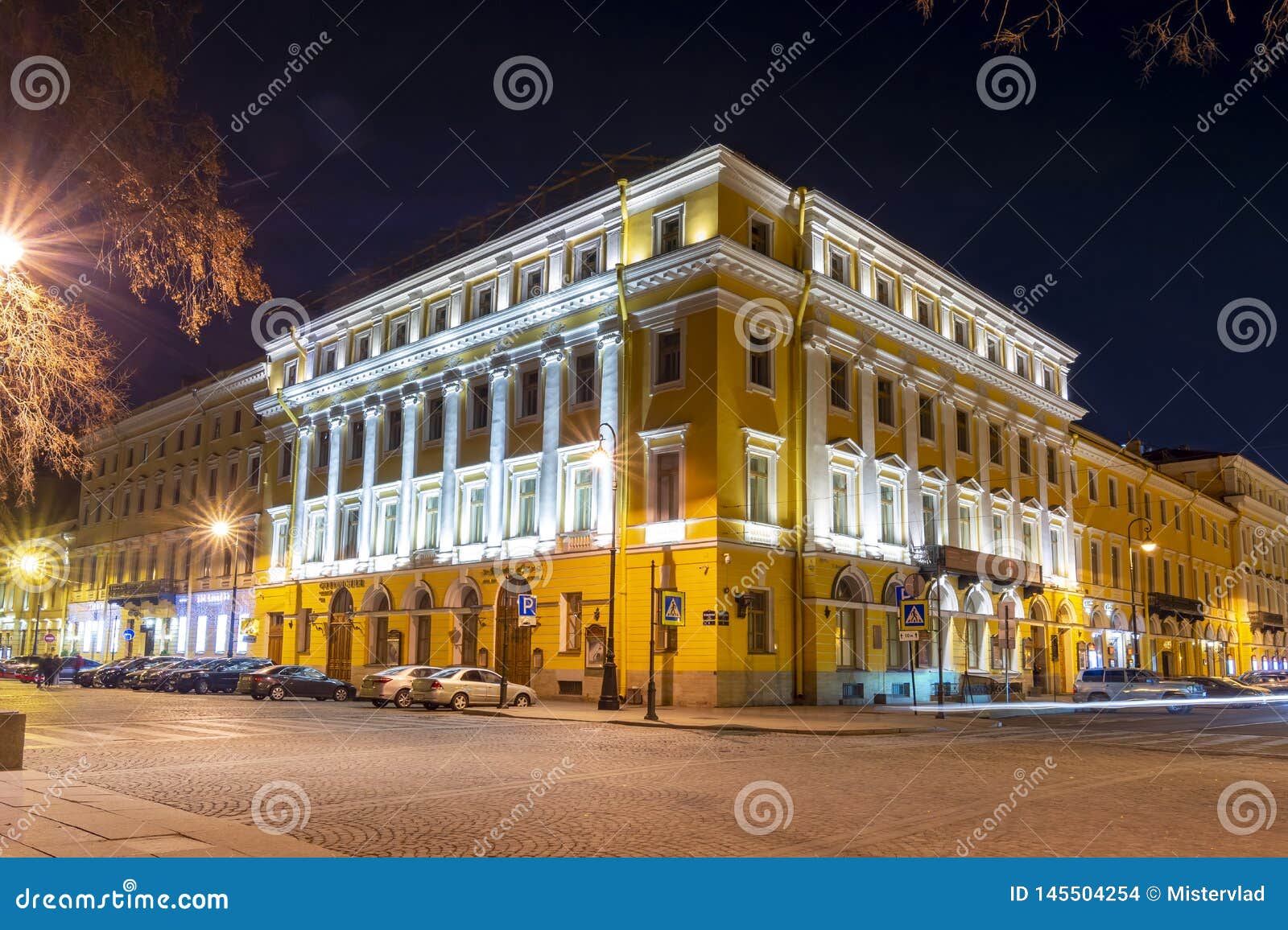 https://mdw-travel-data-us-east-1.s3.amazonaws.com/img/country/Russia/Saint-Petersburg-Philharmonia/img_03.jpg