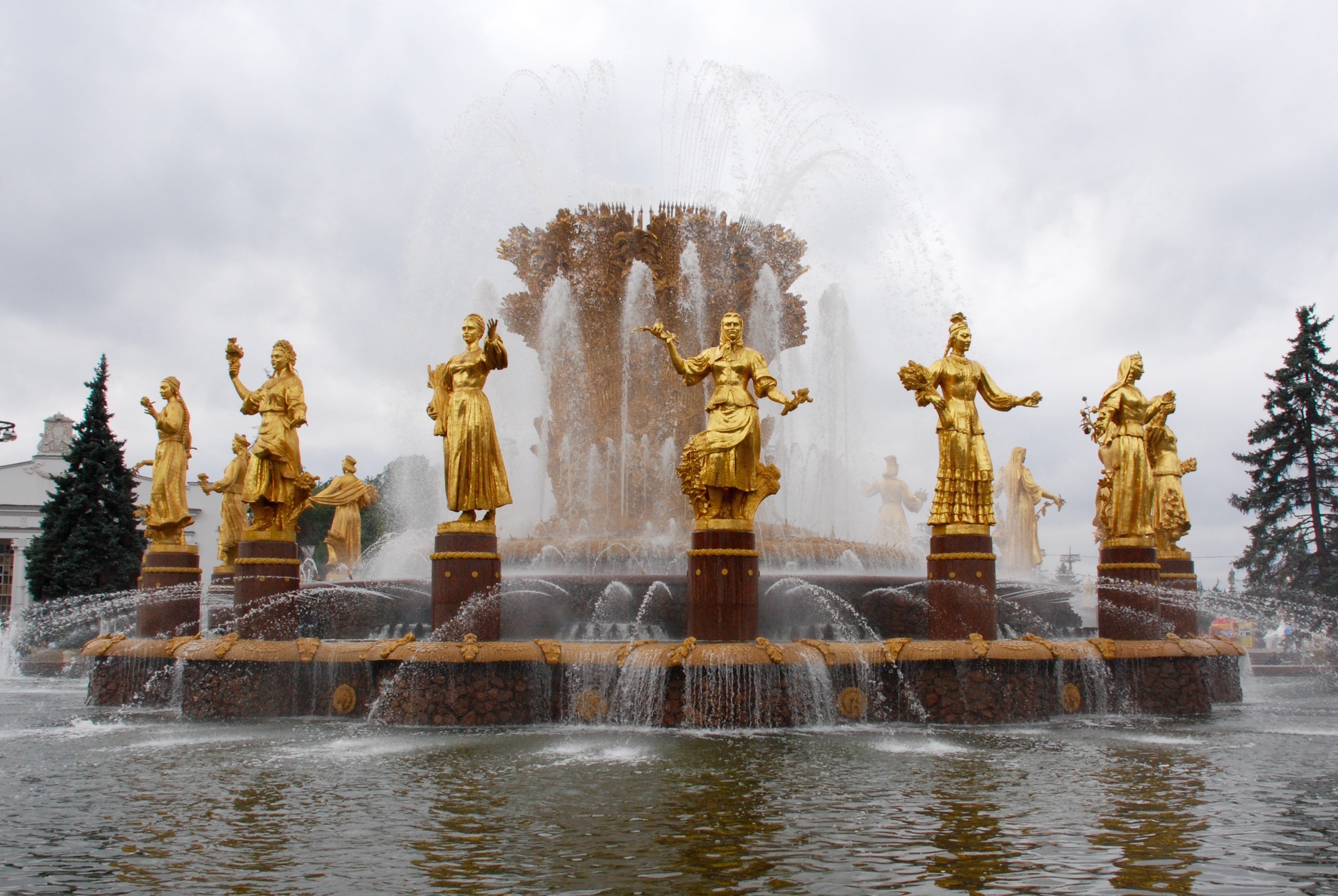 https://mdw-travel-data-us-east-1.s3.amazonaws.com/img/country/Russia/Sculpture-Park/img_01.jpg
