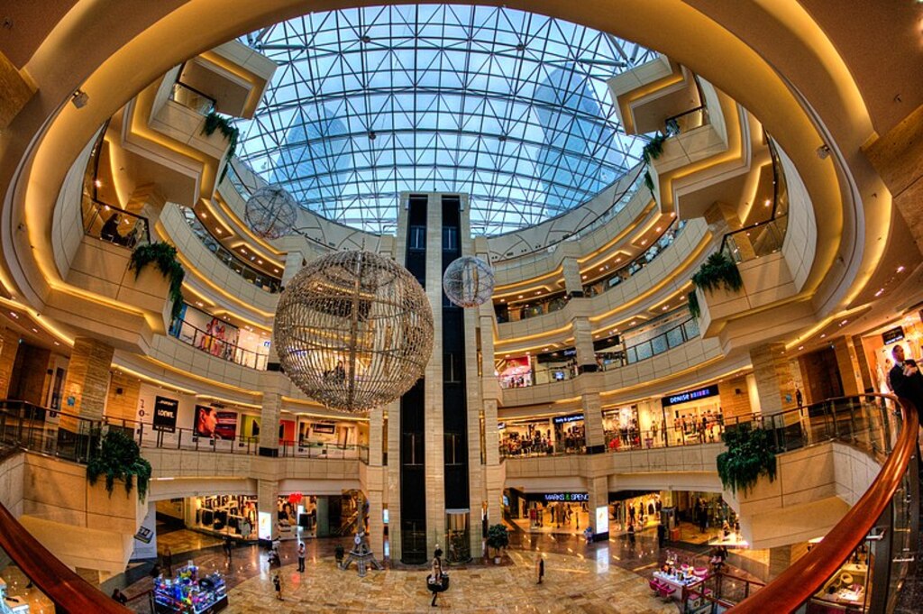 https://mdw-travel-data-us-east-1.s3.amazonaws.com/img/country/Russia/Shopping-Mall-Aura/img_00.jpg