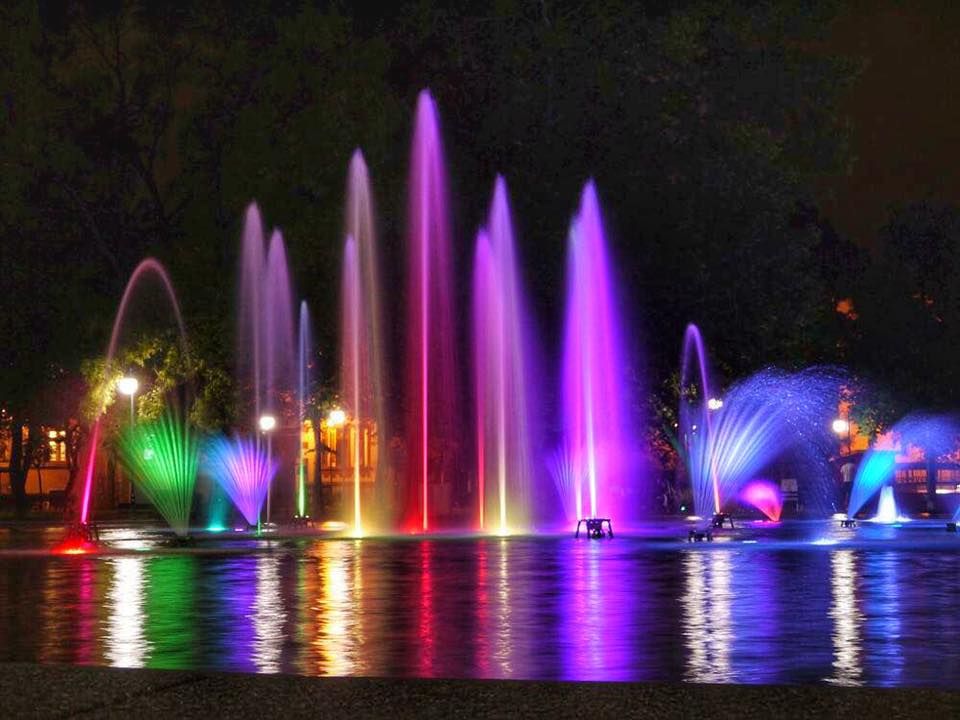 https://mdw-travel-data-us-east-1.s3.amazonaws.com/img/country/Russia/Singing-Fountains/img_01.jpg
