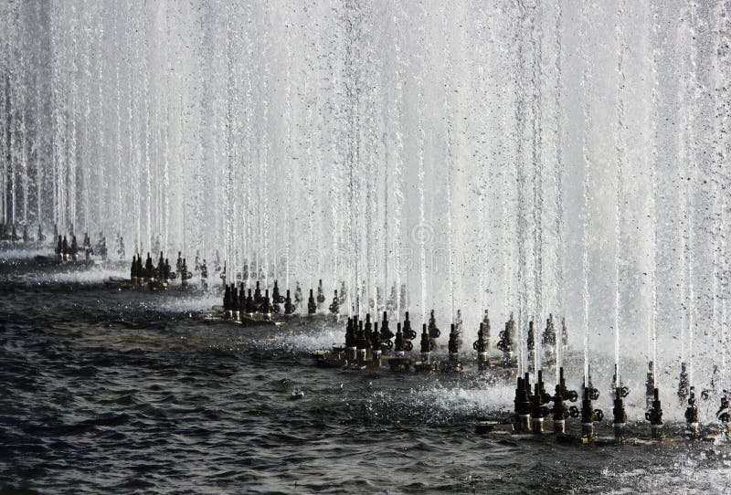 https://mdw-travel-data-us-east-1.s3.amazonaws.com/img/country/Russia/Singing-Fountains/img_03.jpg