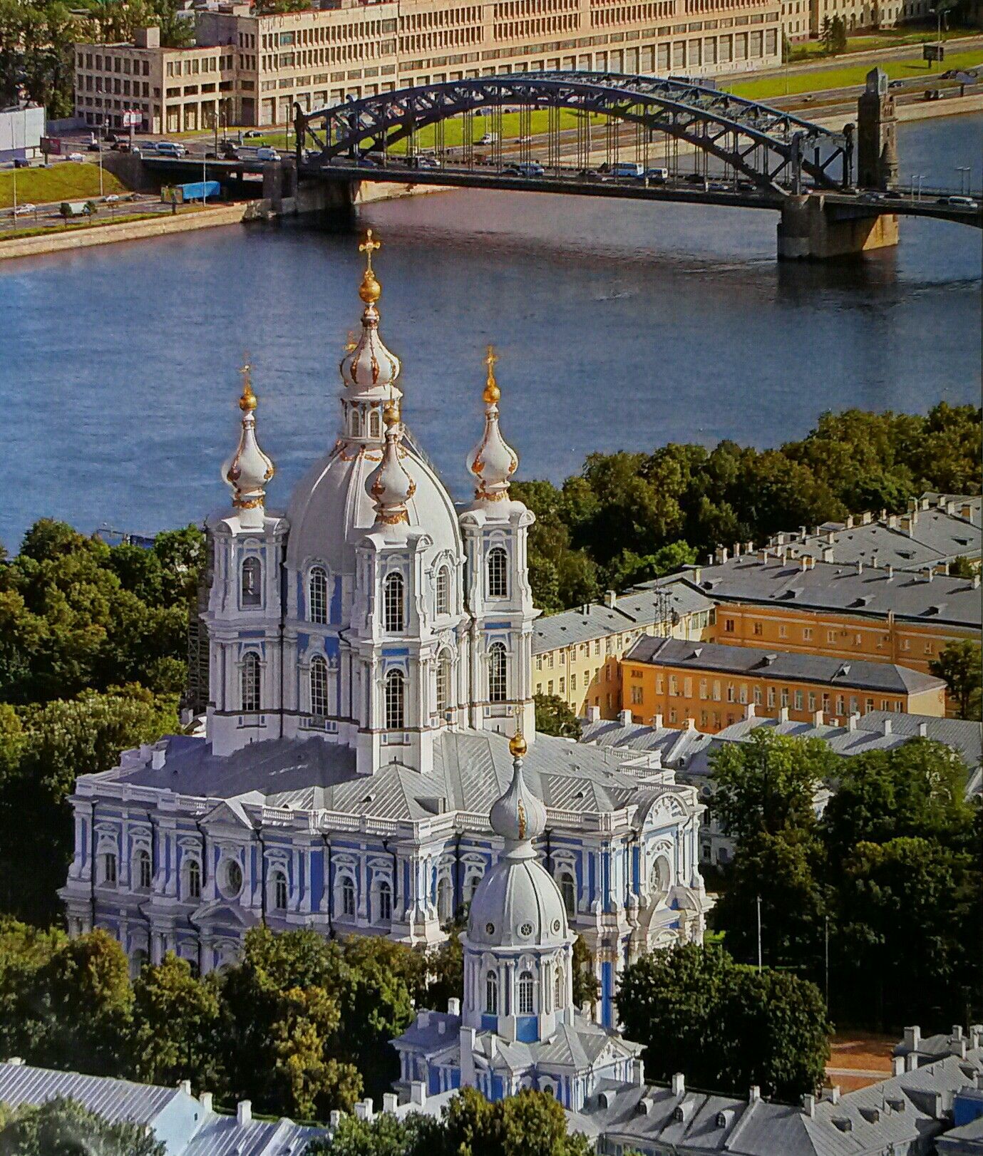 https://mdw-travel-data-us-east-1.s3.amazonaws.com/img/country/Russia/Smolny-Cathedral/img_02.jpg