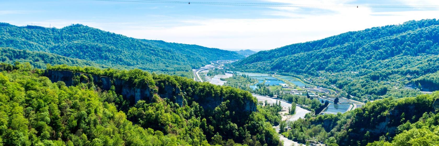 https://mdw-travel-data-us-east-1.s3.amazonaws.com/img/country/Russia/Sochinsky-National-Park/img_03.jpg