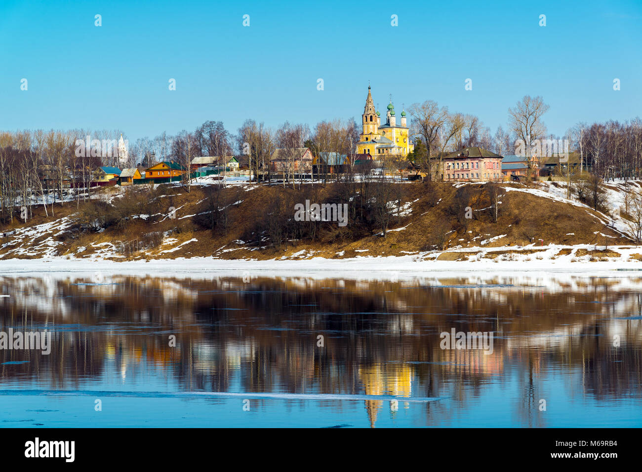 https://mdw-travel-data-us-east-1.s3.amazonaws.com/img/country/Russia/Spaso-Preobrazhenka-Church/img_02.jpg