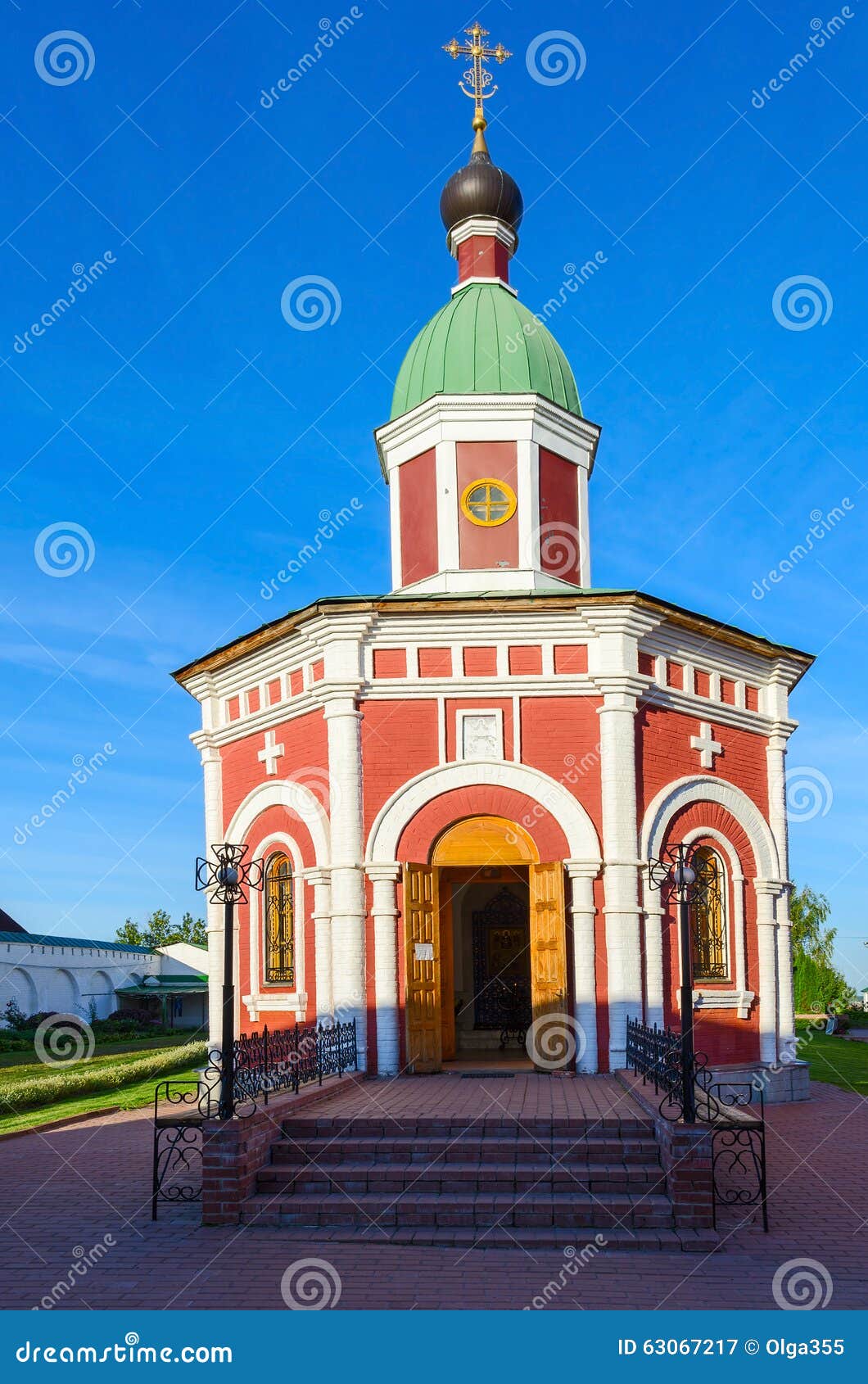https://mdw-travel-data-us-east-1.s3.amazonaws.com/img/country/Russia/Spaso-Preobrazhensky-Monastery/img_01.jpg