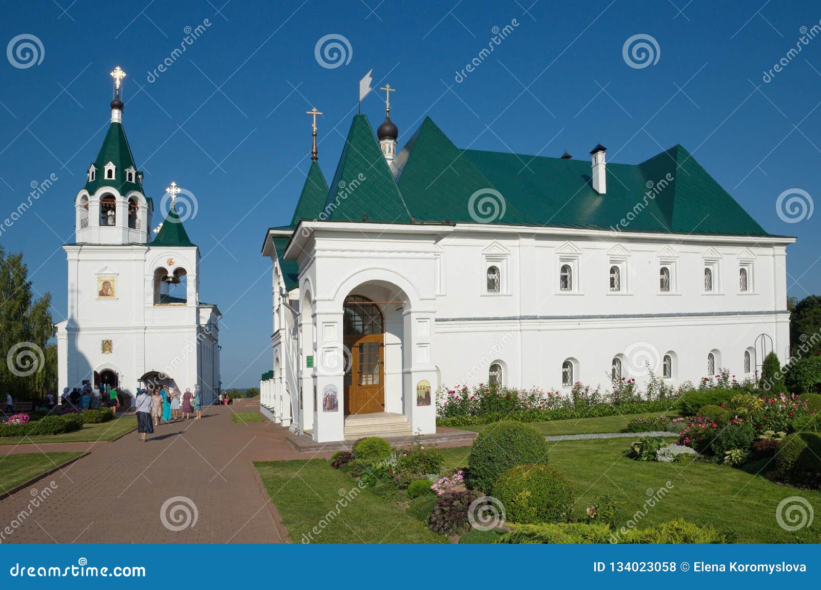 https://mdw-travel-data-us-east-1.s3.amazonaws.com/img/country/Russia/Spaso-Preobrazhensky-Monastery/img_03.jpg