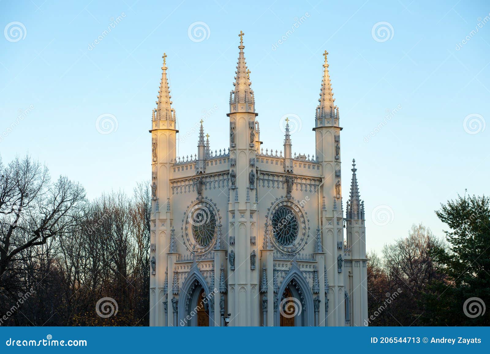 https://mdw-travel-data-us-east-1.s3.amazonaws.com/img/country/Russia/St-Alexander-Nevsky-Chapel/img_03.jpg