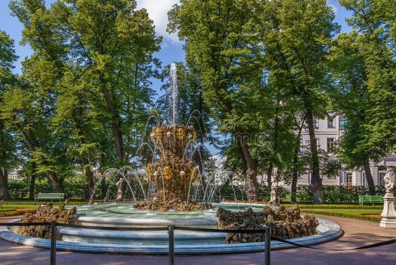 https://mdw-travel-data-us-east-1.s3.amazonaws.com/img/country/Russia/Summer-Garden/img_03.jpg