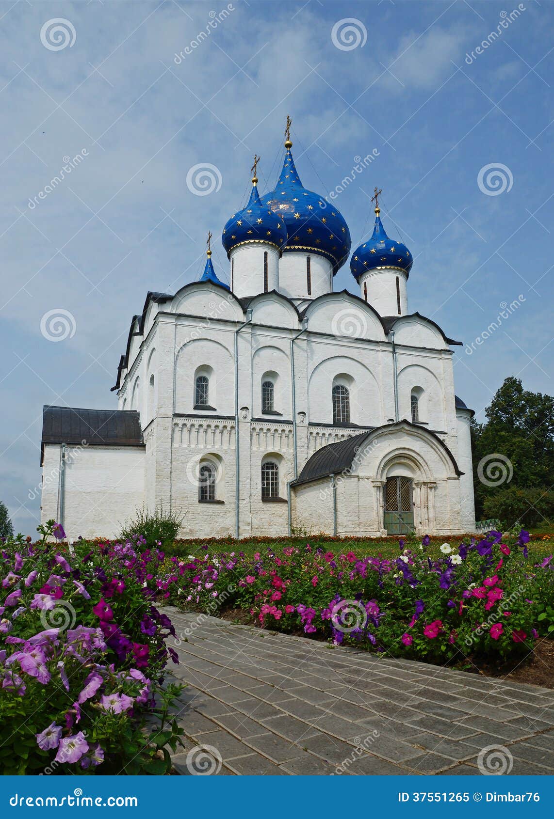 https://mdw-travel-data-us-east-1.s3.amazonaws.com/img/country/Russia/Suzdal-Kremlin/img_00.jpg