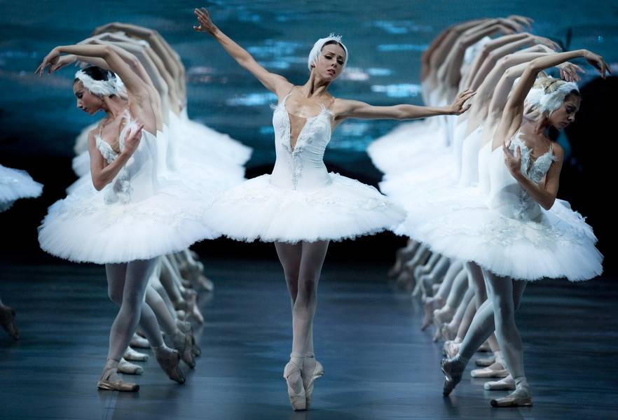 https://mdw-travel-data-us-east-1.s3.amazonaws.com/img/country/Russia/Swan-Lake/img_02.jpg