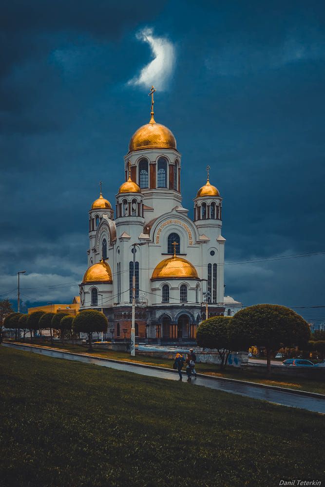 https://mdw-travel-data-us-east-1.s3.amazonaws.com/img/country/Russia/The-Church-on-the-Blood/img_03.jpg