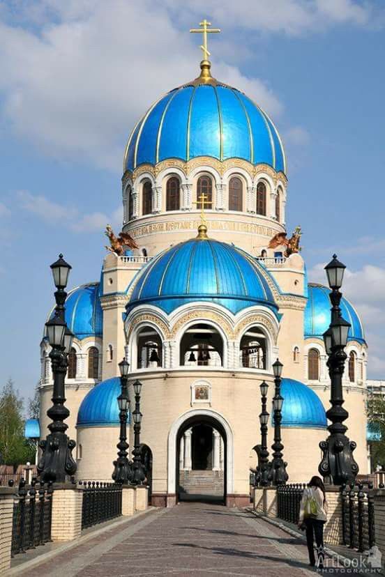 https://mdw-travel-data-us-east-1.s3.amazonaws.com/img/country/Russia/The-Holy-Trinity-Church/img_01.jpg