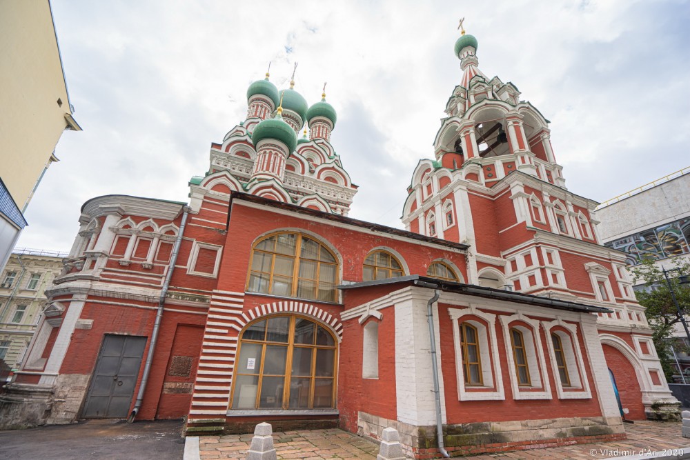 https://mdw-travel-data-us-east-1.s3.amazonaws.com/img/country/Russia/The-Holy-Trinity-Church/img_02.jpg