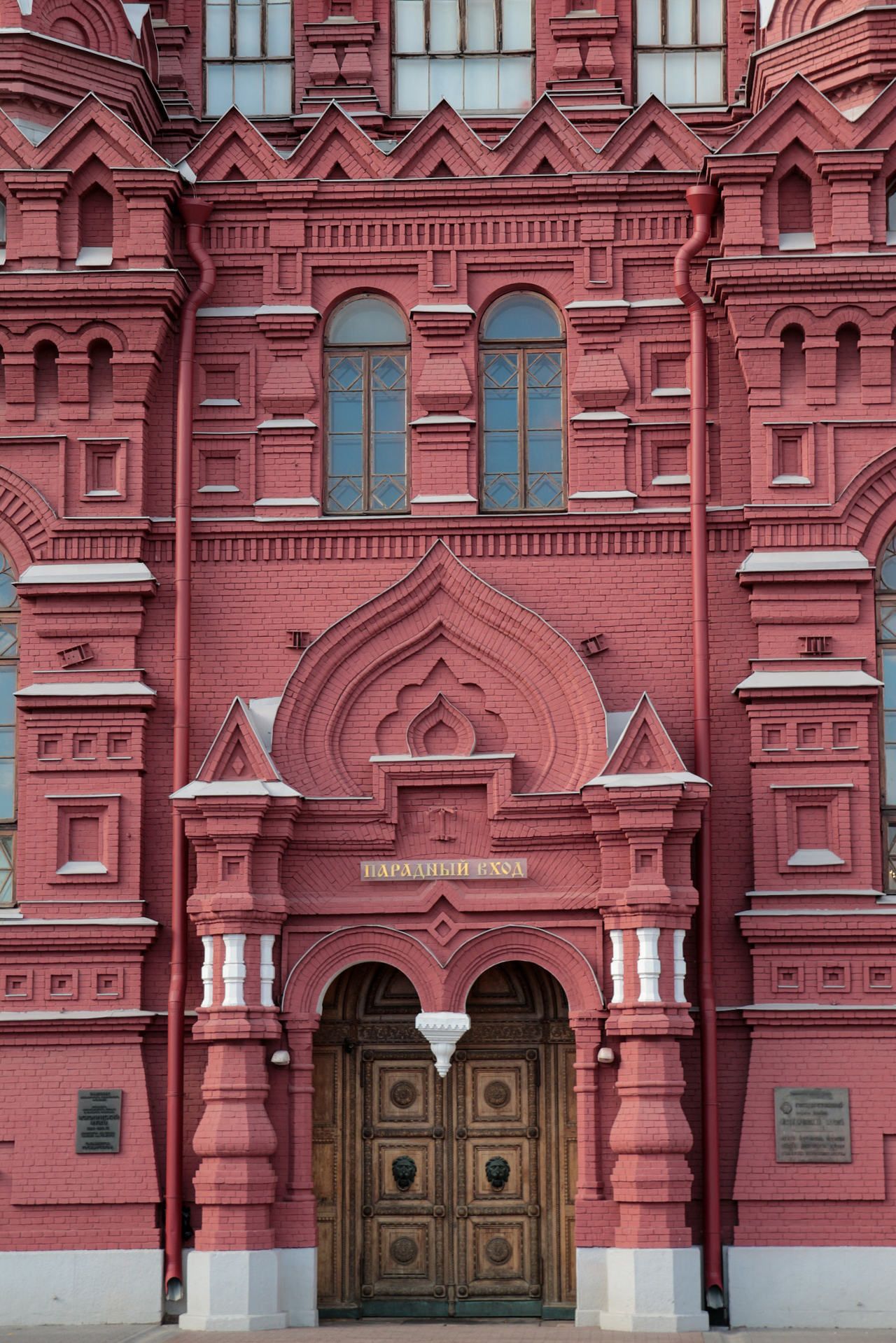 https://mdw-travel-data-us-east-1.s3.amazonaws.com/img/country/Russia/The-State-Historical-Museum/img_01.jpg