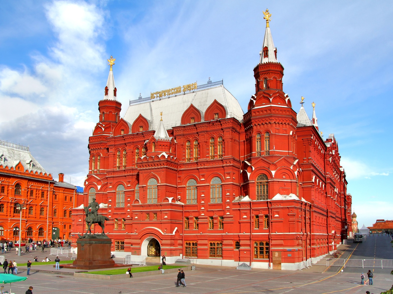 https://mdw-travel-data-us-east-1.s3.amazonaws.com/img/country/Russia/The-State-Historical-Museum/img_02.jpg