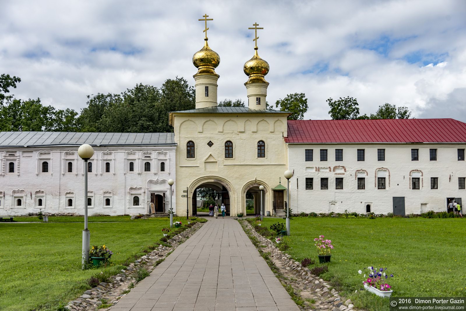 https://mdw-travel-data-us-east-1.s3.amazonaws.com/img/country/Russia/Tikhvin-Assumption-Monastery/img_03.jpg