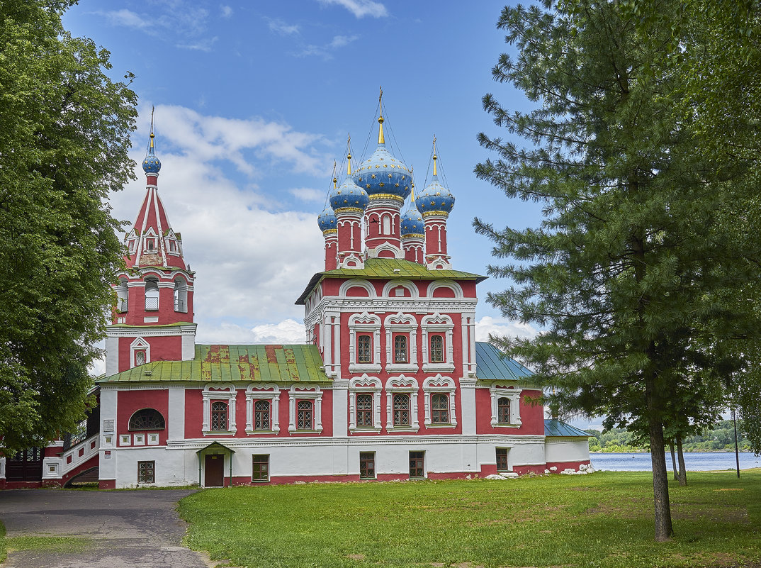 https://mdw-travel-data-us-east-1.s3.amazonaws.com/img/country/Russia/Uglich-State-Historical-Architectural-and-Art-Museum-Reserve/img_01.jpg