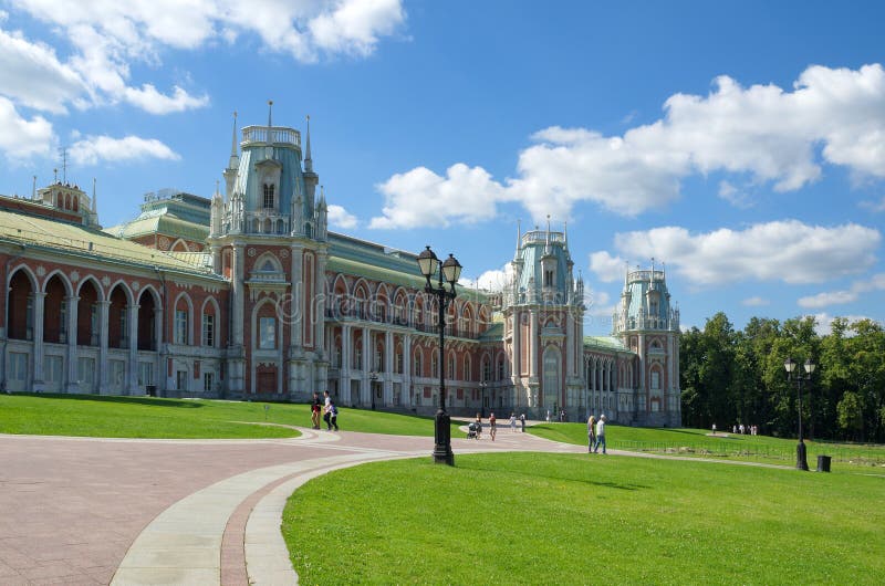 https://mdw-travel-data-us-east-1.s3.amazonaws.com/img/country/Russia/Uglich-State-Historical-Architectural-and-Art-Museum-Reserve/img_02.jpg