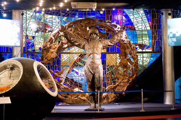 https://mdw-travel-data-us-east-1.s3.amazonaws.com/img/country/Russia/VDNKh-Cosmonautics-Museum/img_01.jpg