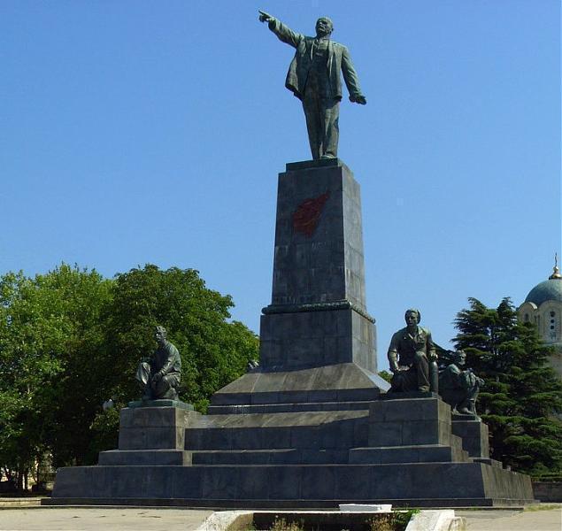 https://mdw-travel-data-us-east-1.s3.amazonaws.com/img/country/Russia/VI-Lenin-Monument/img_01.jpg