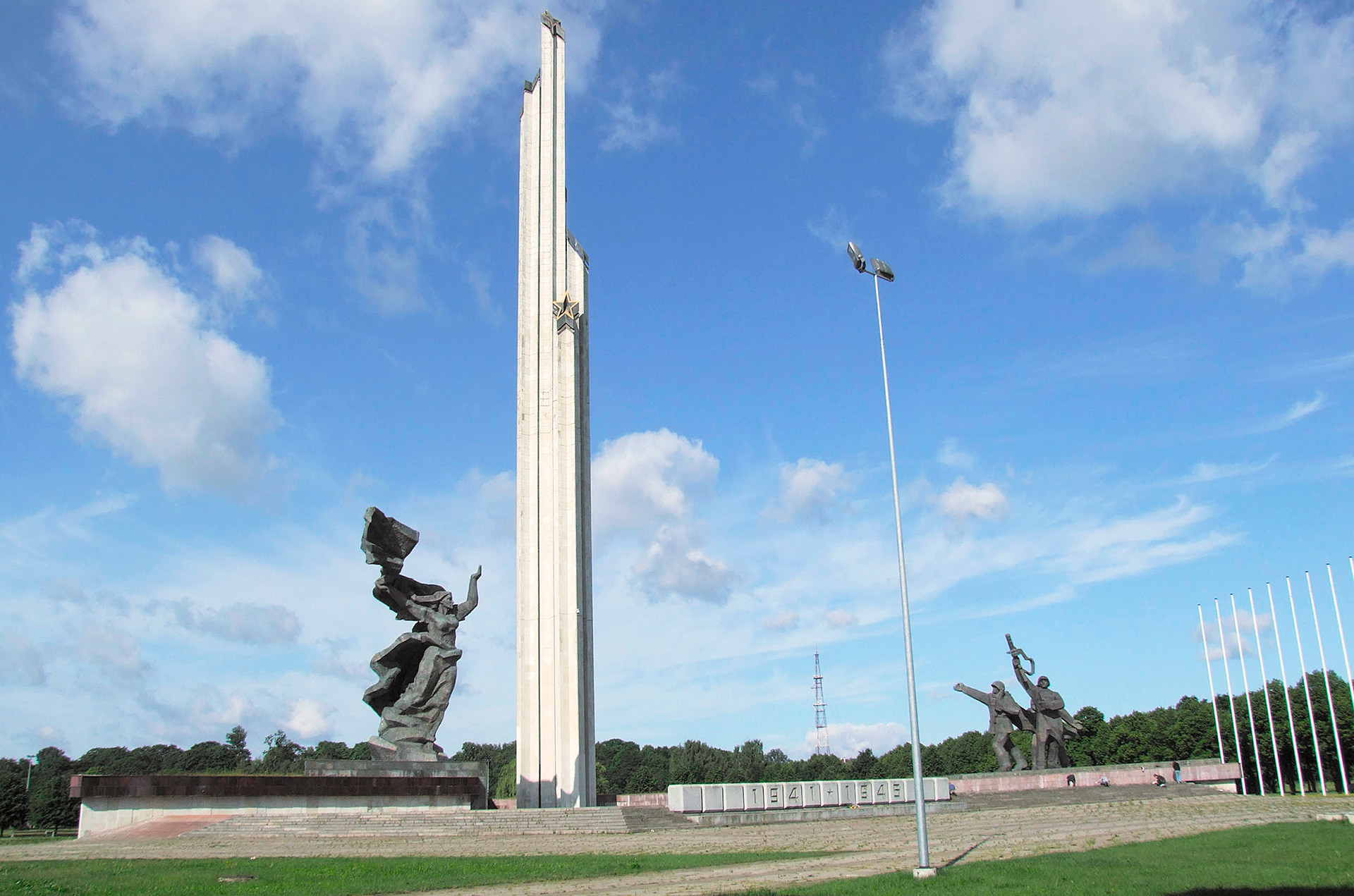 https://mdw-travel-data-us-east-1.s3.amazonaws.com/img/country/Russia/Victory-Memorial/img_00.jpg