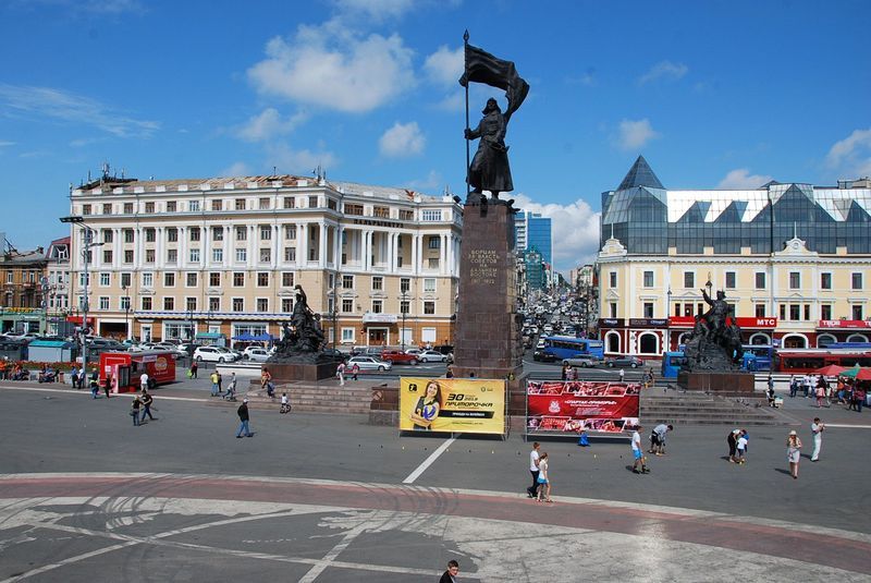https://mdw-travel-data-us-east-1.s3.amazonaws.com/img/country/Russia/Vladivostok-Central-Square/img_02.jpg