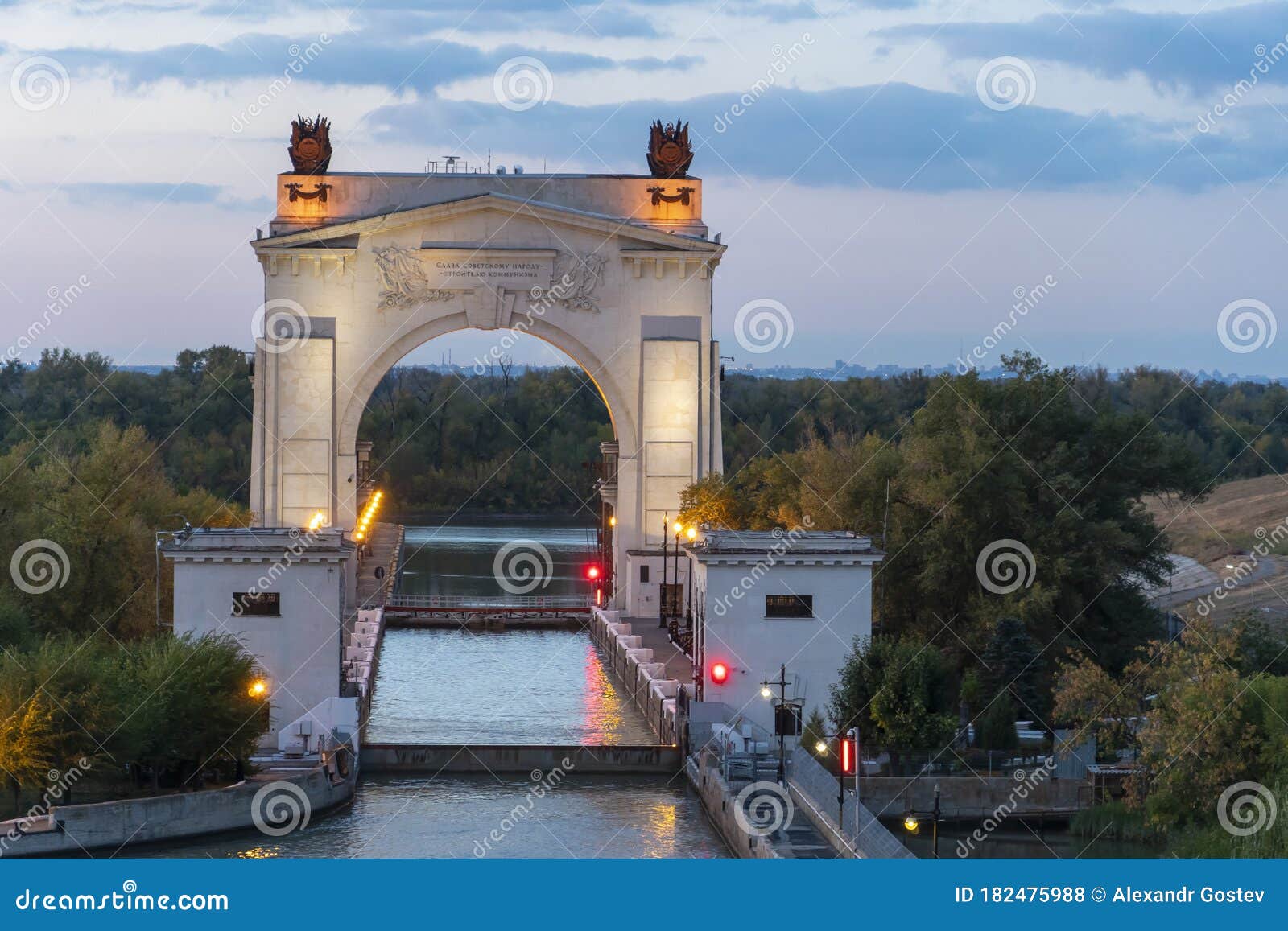 https://mdw-travel-data-us-east-1.s3.amazonaws.com/img/country/Russia/Volga-Don-Shipping-Canal-Locks/img_02.jpg