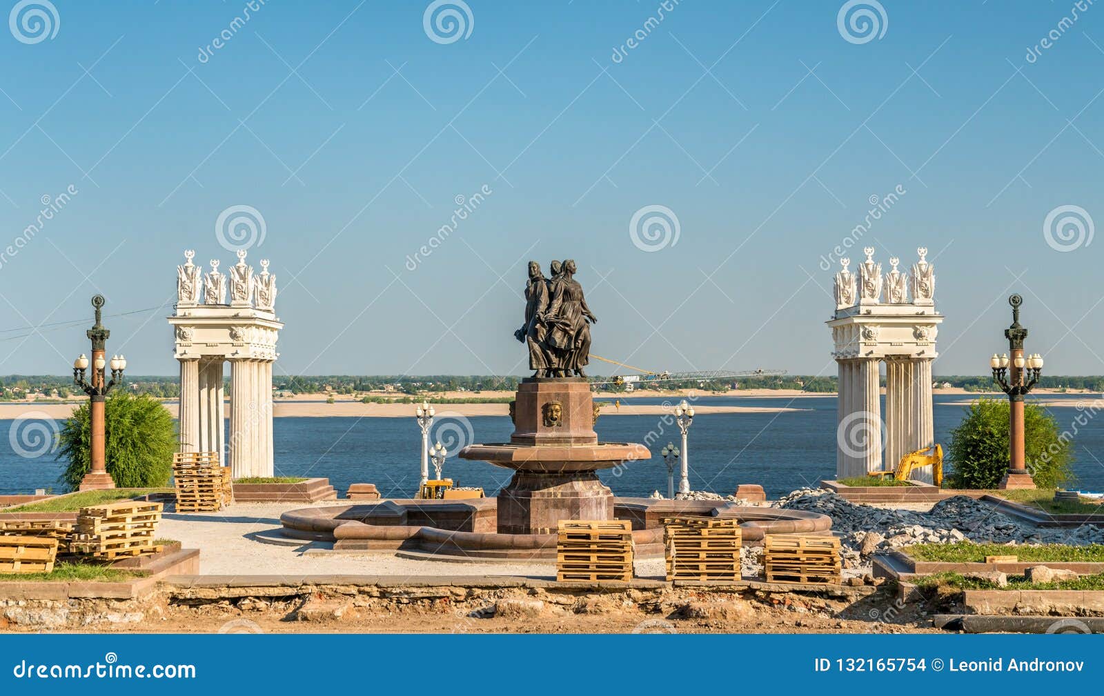 https://mdw-travel-data-us-east-1.s3.amazonaws.com/img/country/Russia/Volga-Embankment/img_02.jpg