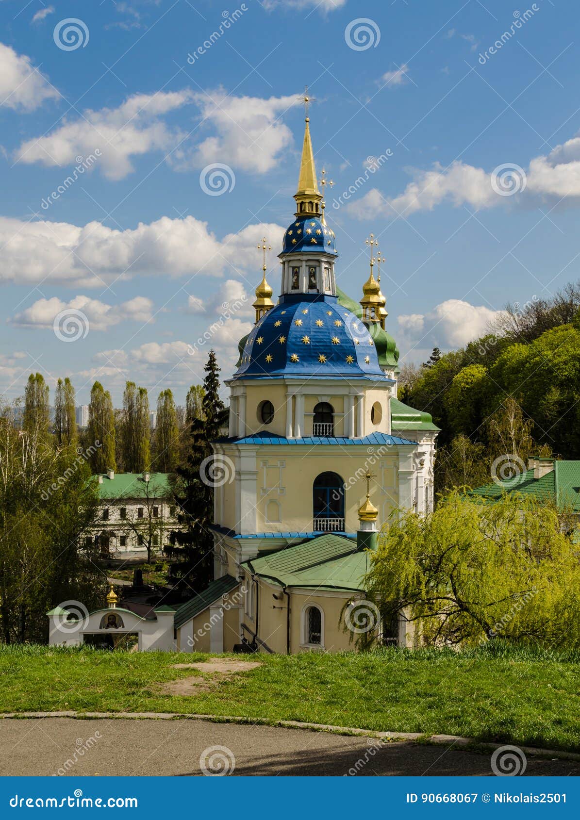 https://mdw-travel-data-us-east-1.s3.amazonaws.com/img/country/Russia/Vydubitsky-Monastery/img_03.jpg